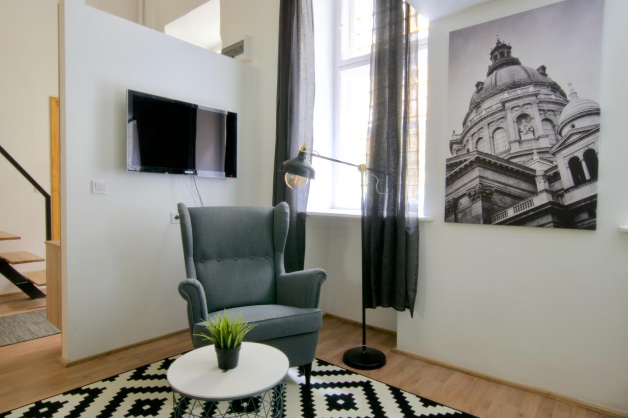 Standard Apartment By Hi5 - Terez 29 Budapest Exterior photo