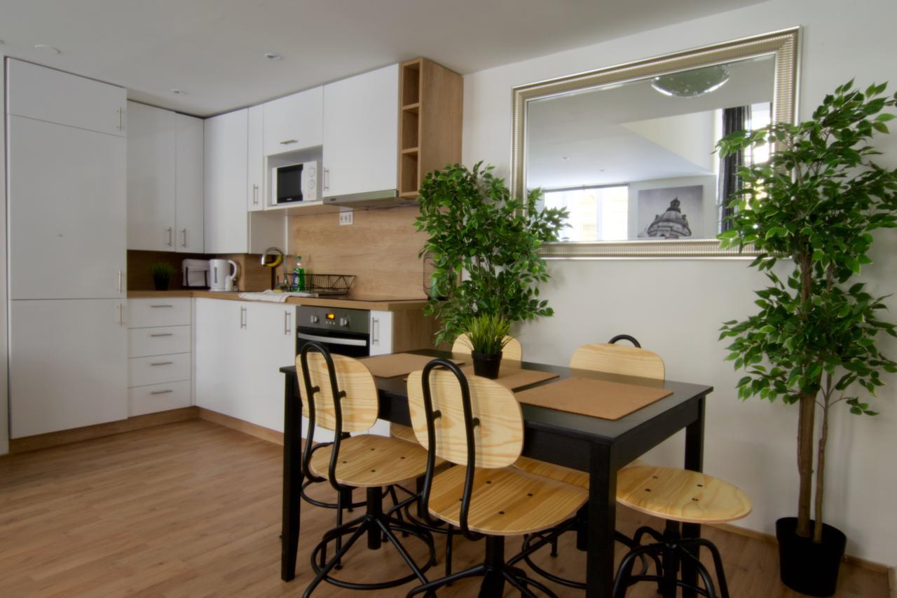 Standard Apartment By Hi5 - Terez 29 Budapest Exterior photo